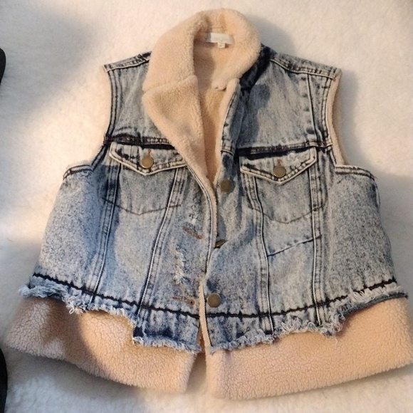 Denim Sherpa-Lined Vest - Picture 3 of 6